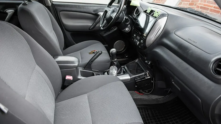 TOYOTA RAV4 -