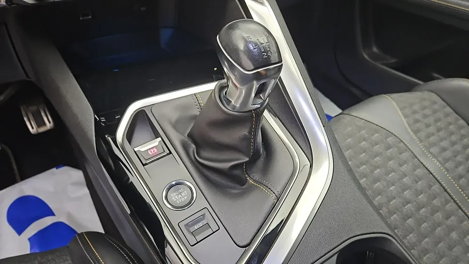 PEUGEOT 3008 -