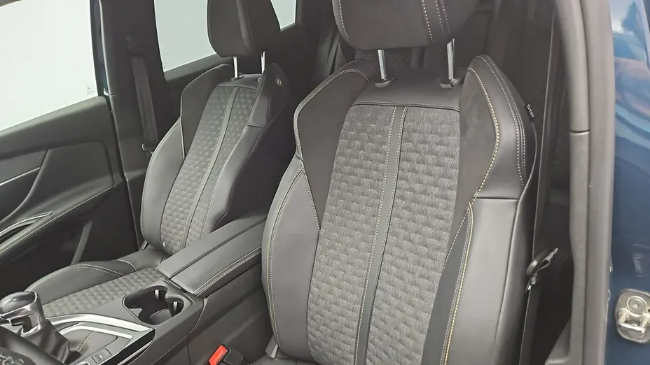 PEUGEOT 3008 -