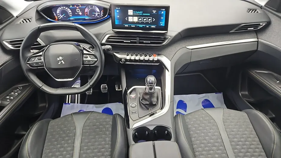 PEUGEOT 3008 -