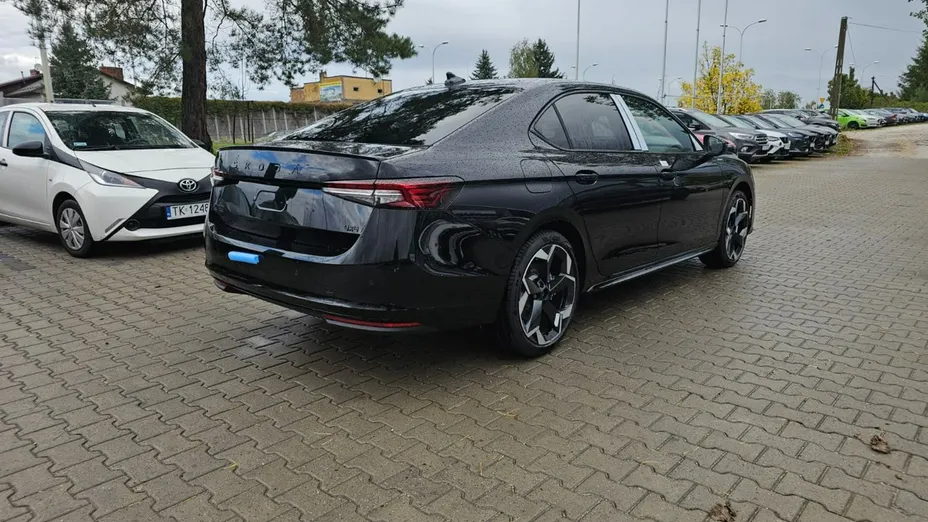 SKODA Superb -