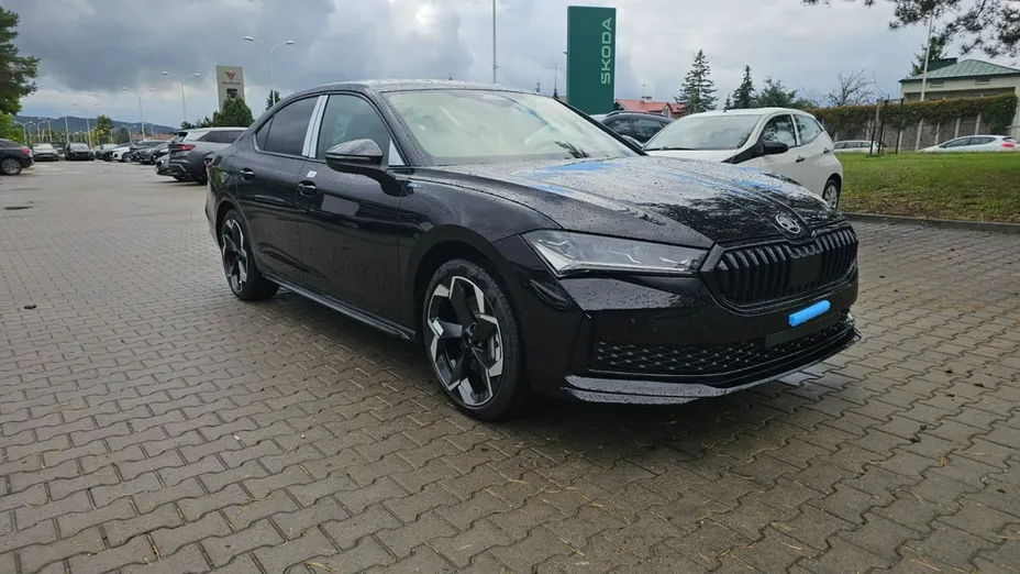 SKODA Superb -