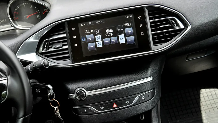 PEUGEOT 308 -