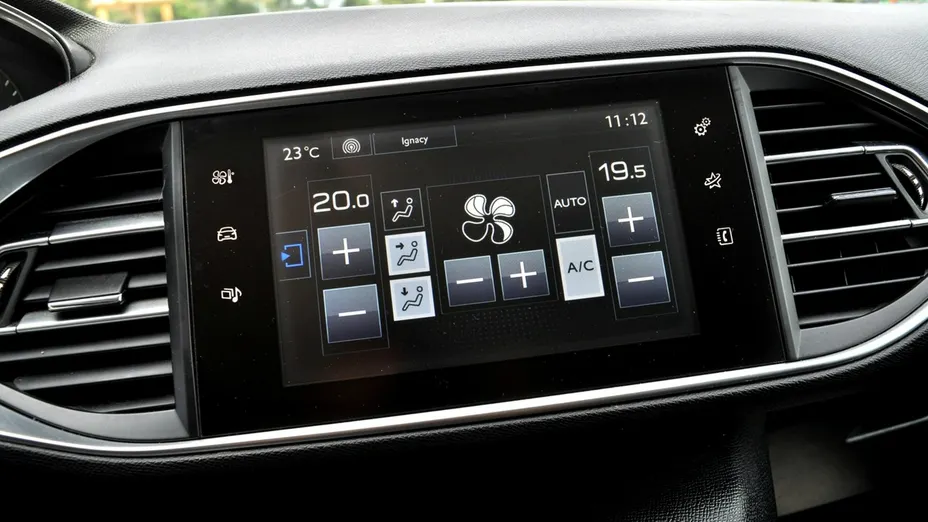 PEUGEOT 308 -