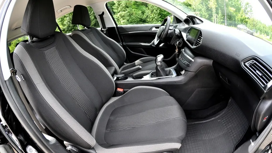 PEUGEOT 308 -