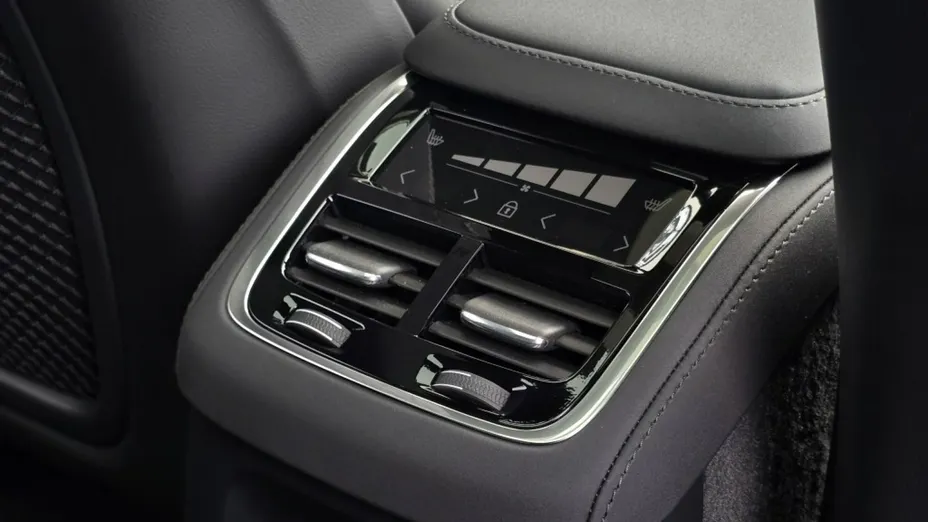 VOLVO XC90 -