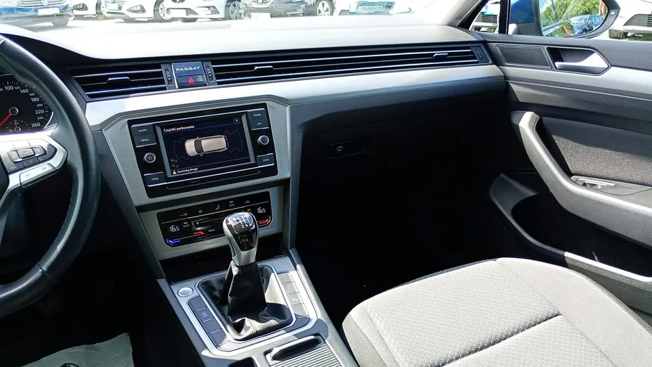 VOLKSWAGEN Passat -