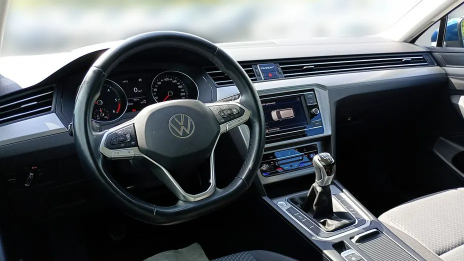 VOLKSWAGEN Passat -