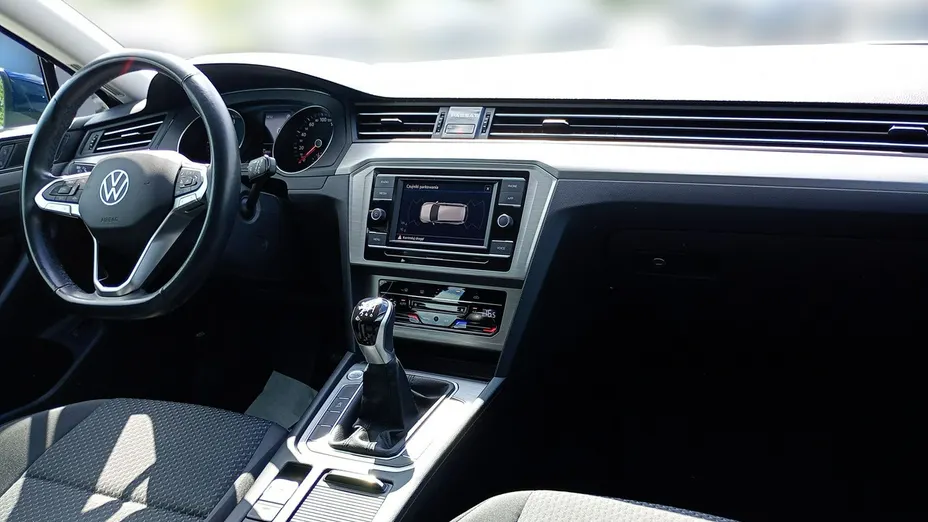 VOLKSWAGEN Passat -
