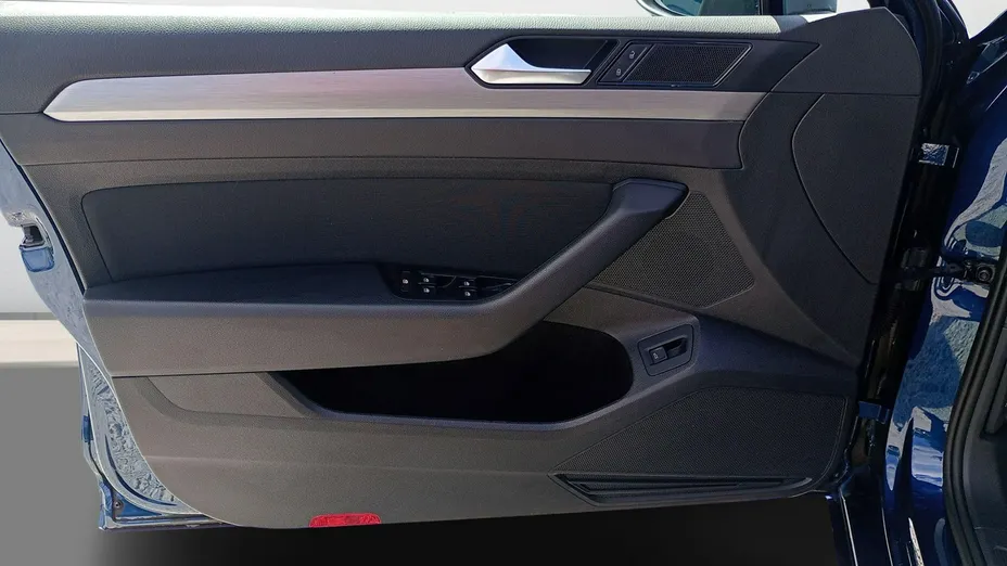 VOLKSWAGEN Passat -