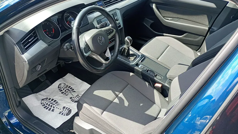 VOLKSWAGEN Passat -