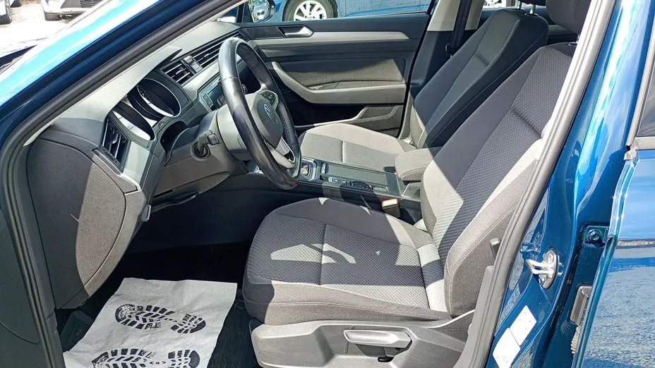 VOLKSWAGEN Passat -