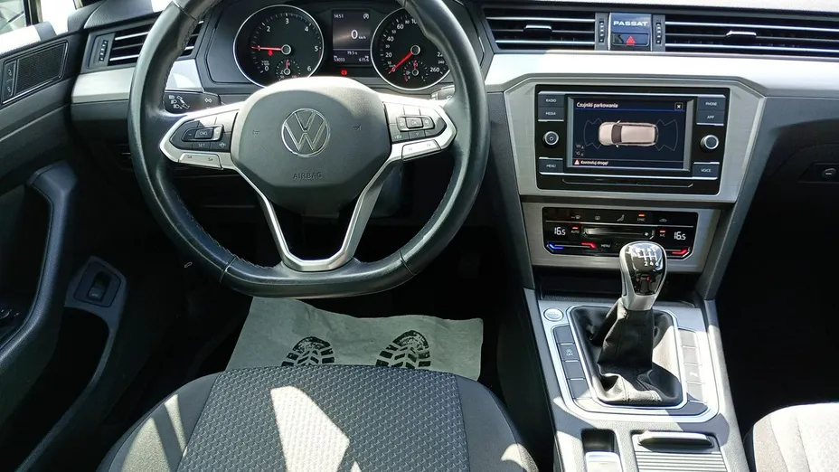 VOLKSWAGEN Passat -