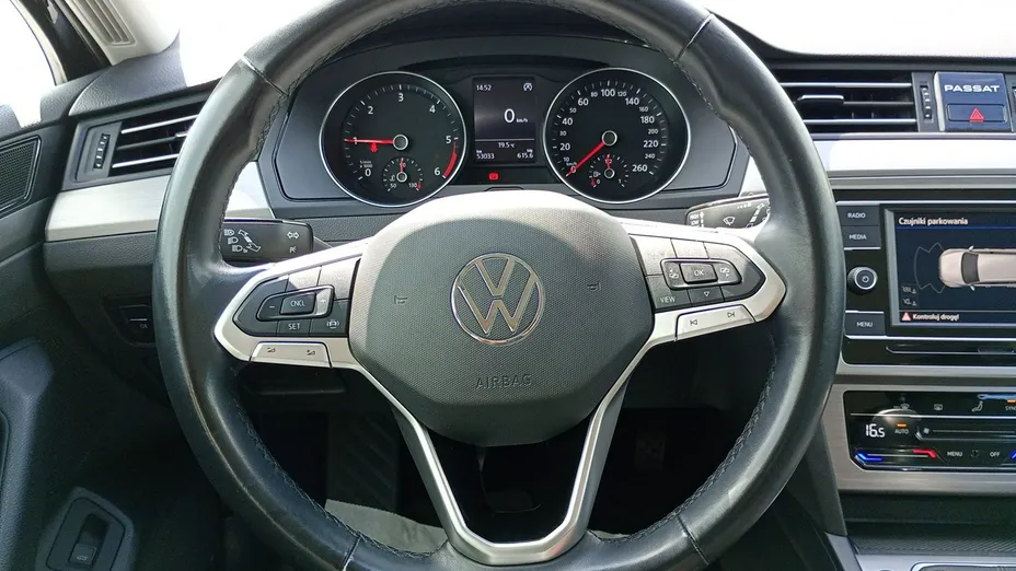 VOLKSWAGEN Passat -