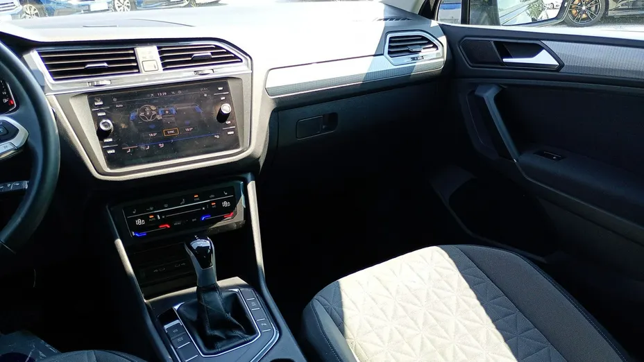 VOLKSWAGEN Tiguan -