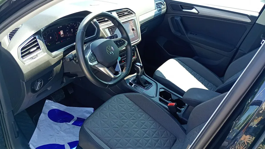 VOLKSWAGEN Tiguan -