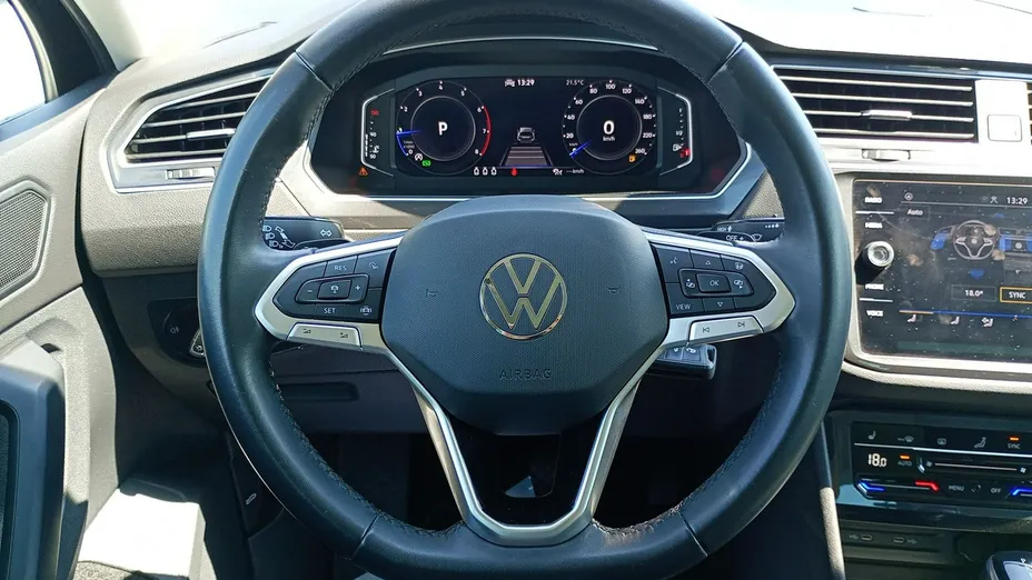 VOLKSWAGEN Tiguan -