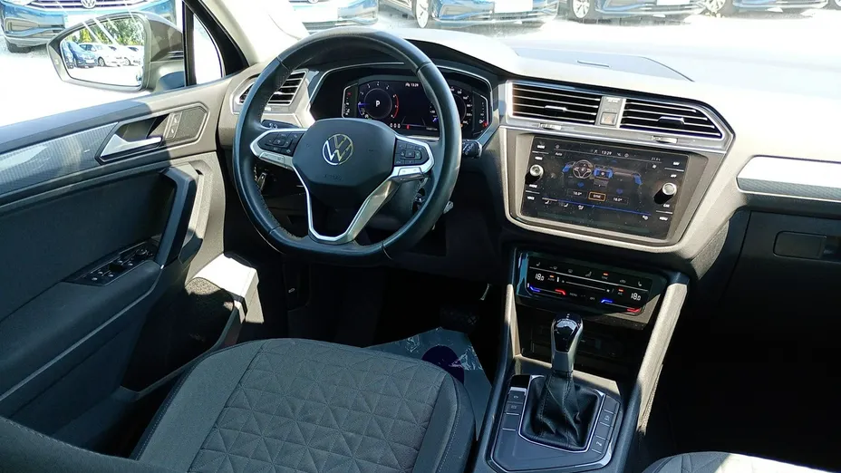 VOLKSWAGEN Tiguan -