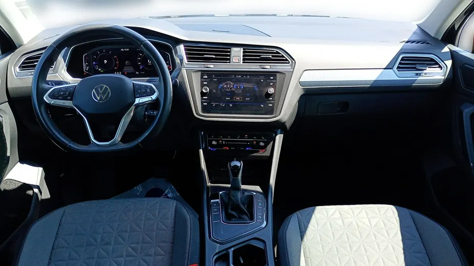VOLKSWAGEN Tiguan -
