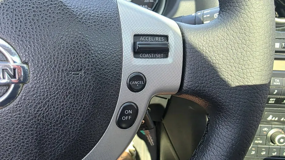 NISSAN Qashqai -