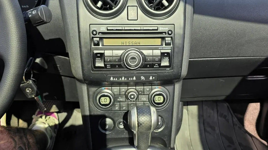 NISSAN Qashqai -