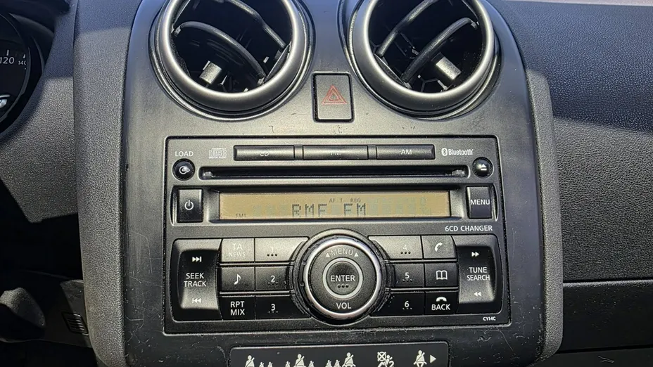 NISSAN Qashqai -