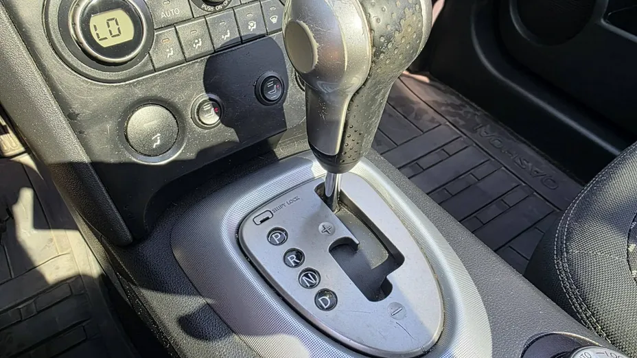NISSAN Qashqai -