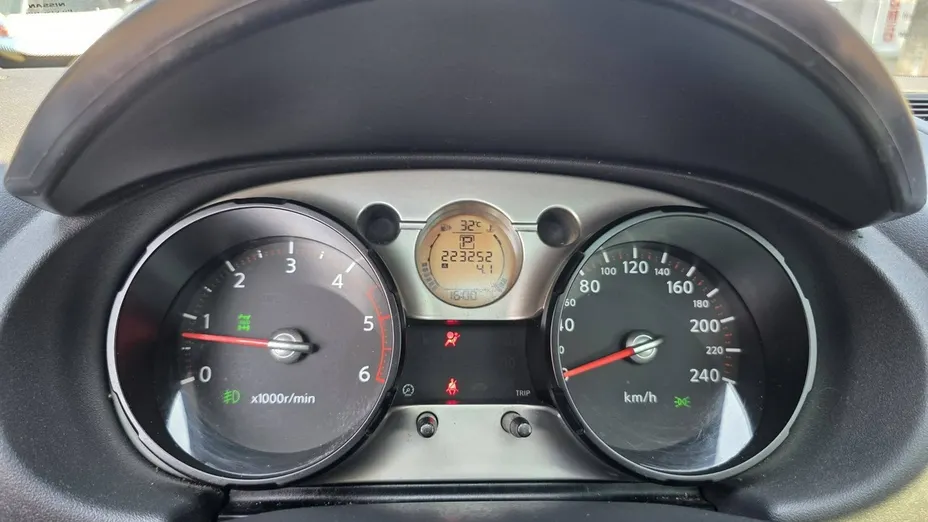 NISSAN Qashqai -