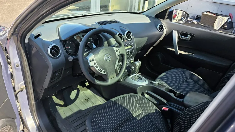 NISSAN Qashqai -
