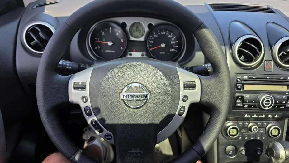 NISSAN Qashqai -