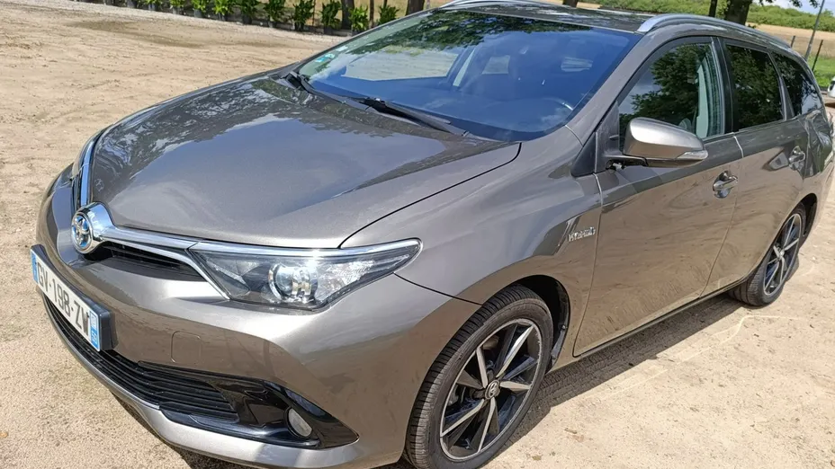 TOYOTA Auris -