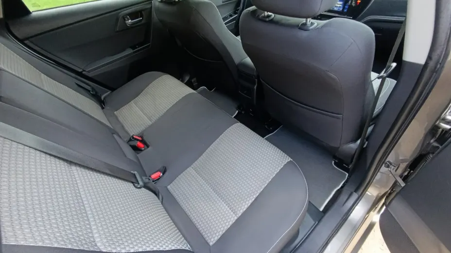 TOYOTA Auris -