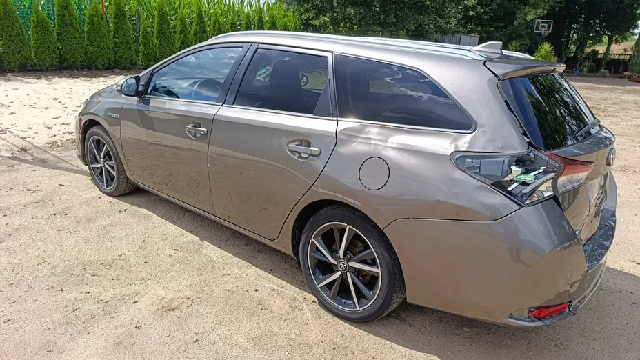 TOYOTA Auris -