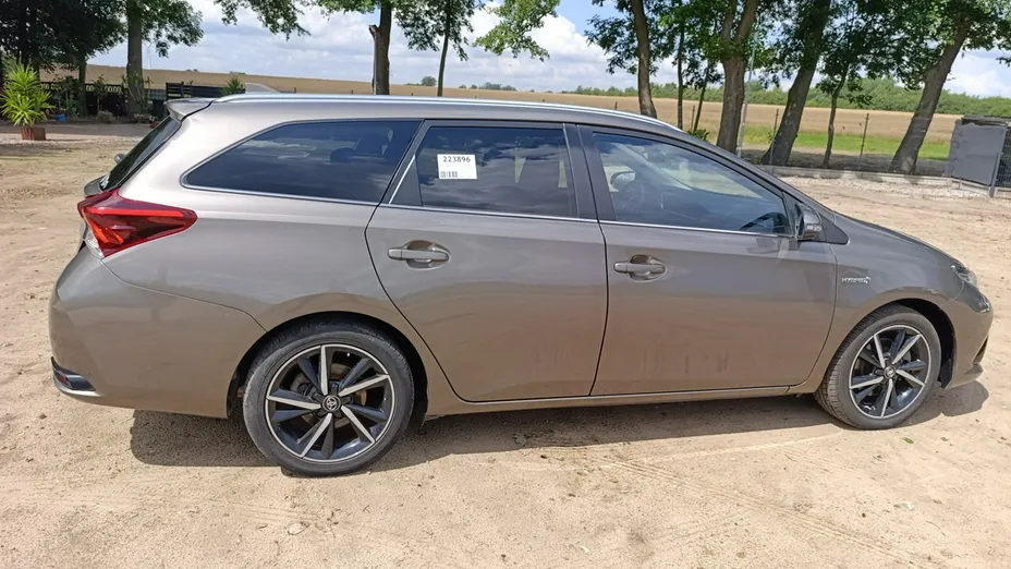 TOYOTA Auris -