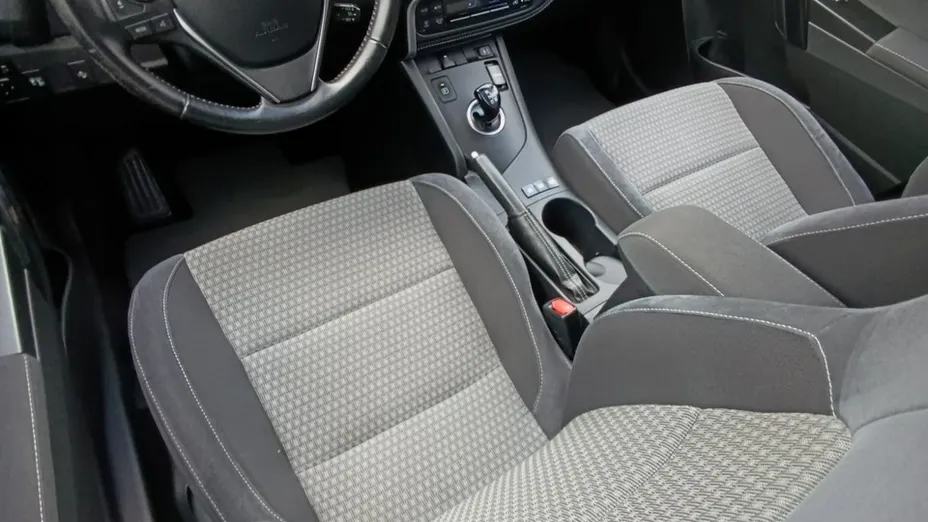 TOYOTA Auris -