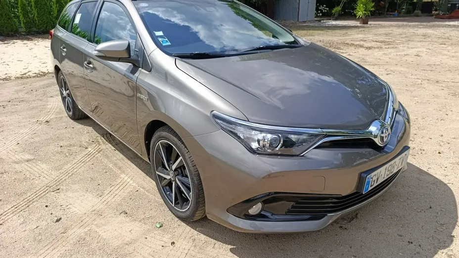 TOYOTA Auris -