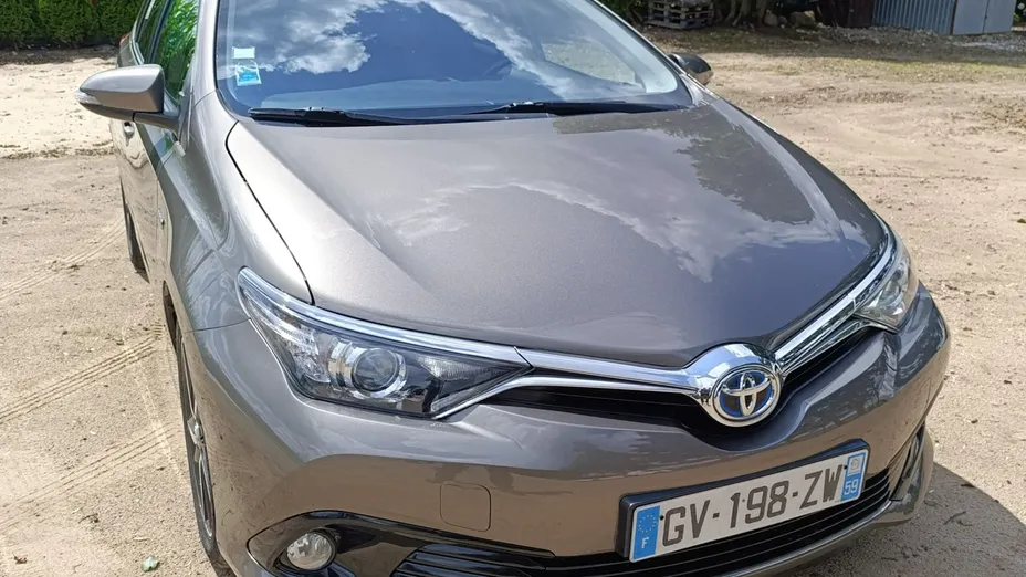 TOYOTA Auris -