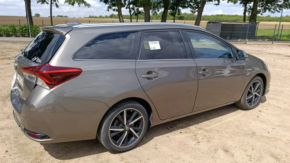 TOYOTA Auris -