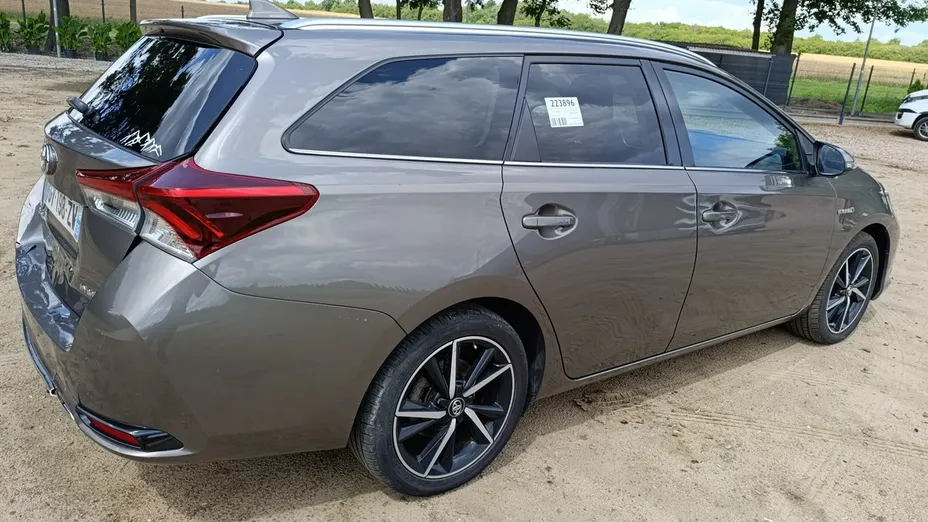 TOYOTA Auris -