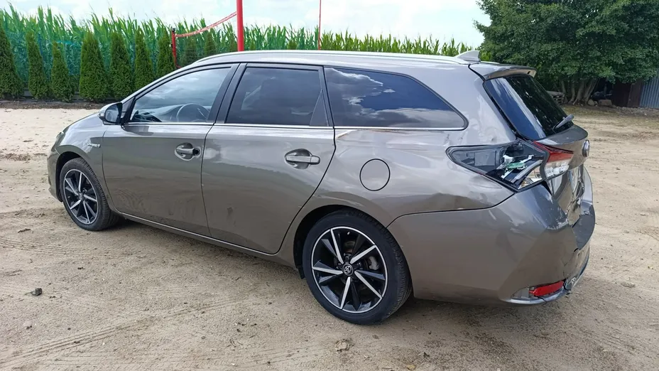 TOYOTA Auris -