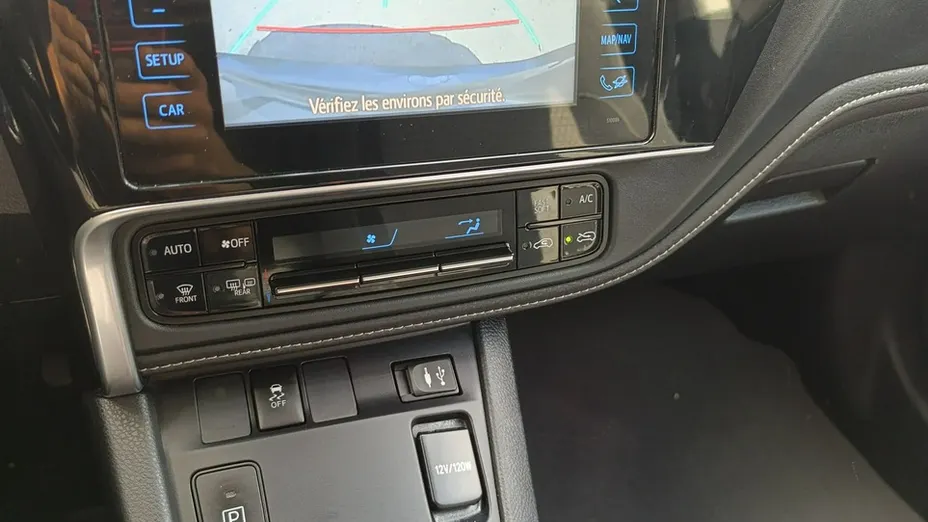 TOYOTA Auris -