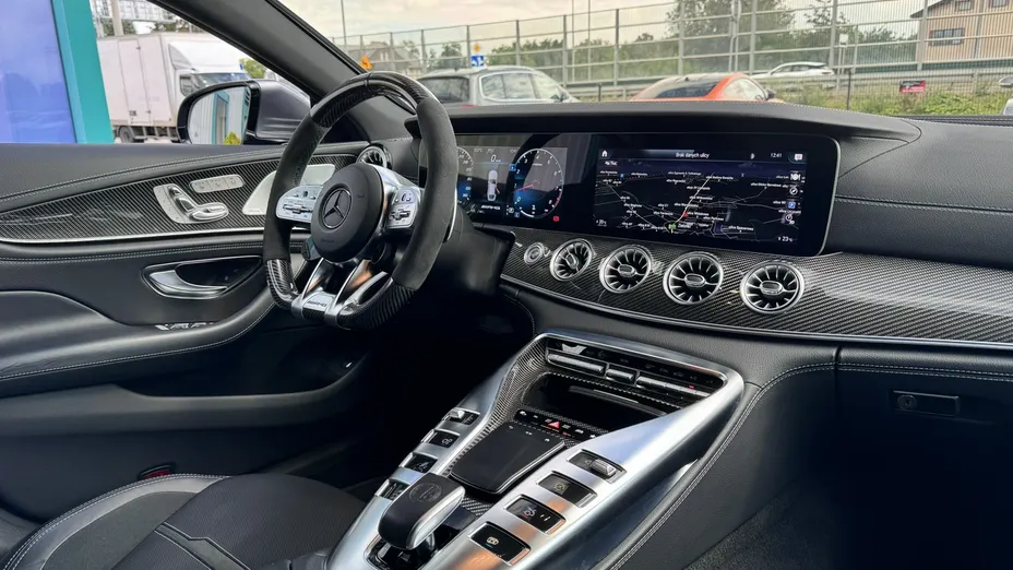 MERCEDES-BENZ AMG GT -