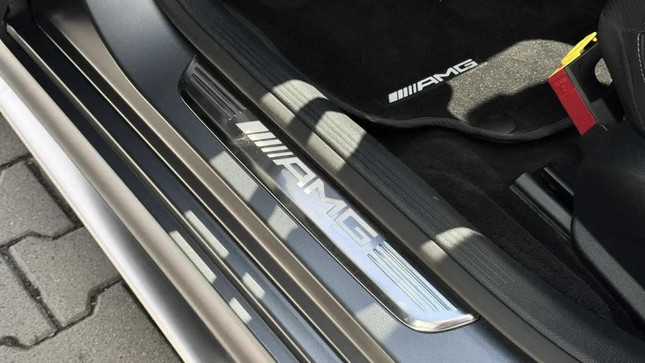 MERCEDES-BENZ AMG GT -