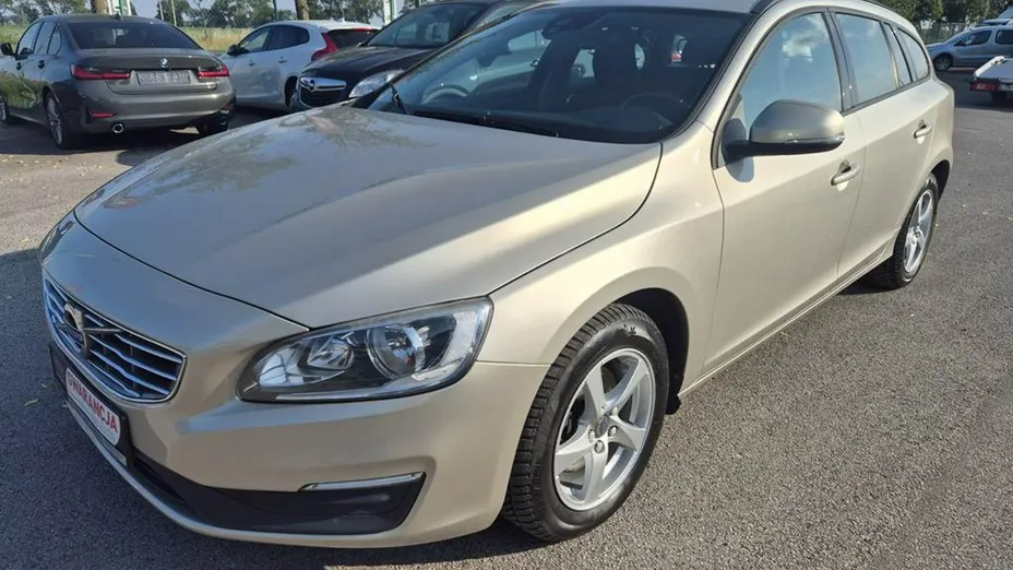 VOLVO V60 -