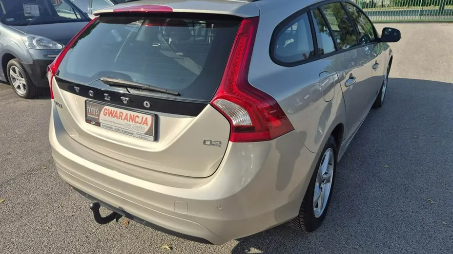 VOLVO V60 -