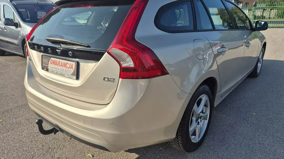 VOLVO V60 -