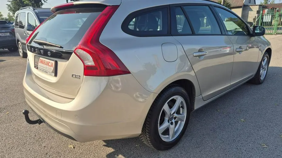 VOLVO V60 -