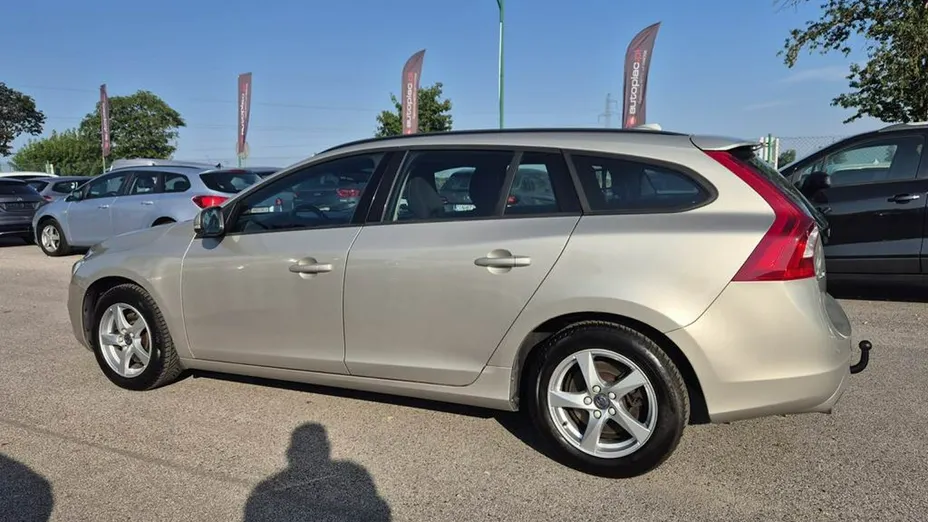 VOLVO V60 -