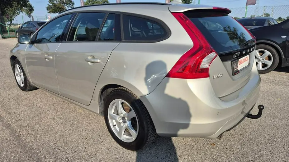 VOLVO V60 -