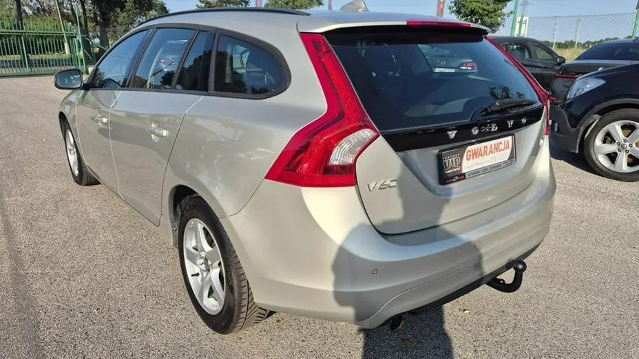 VOLVO V60 -